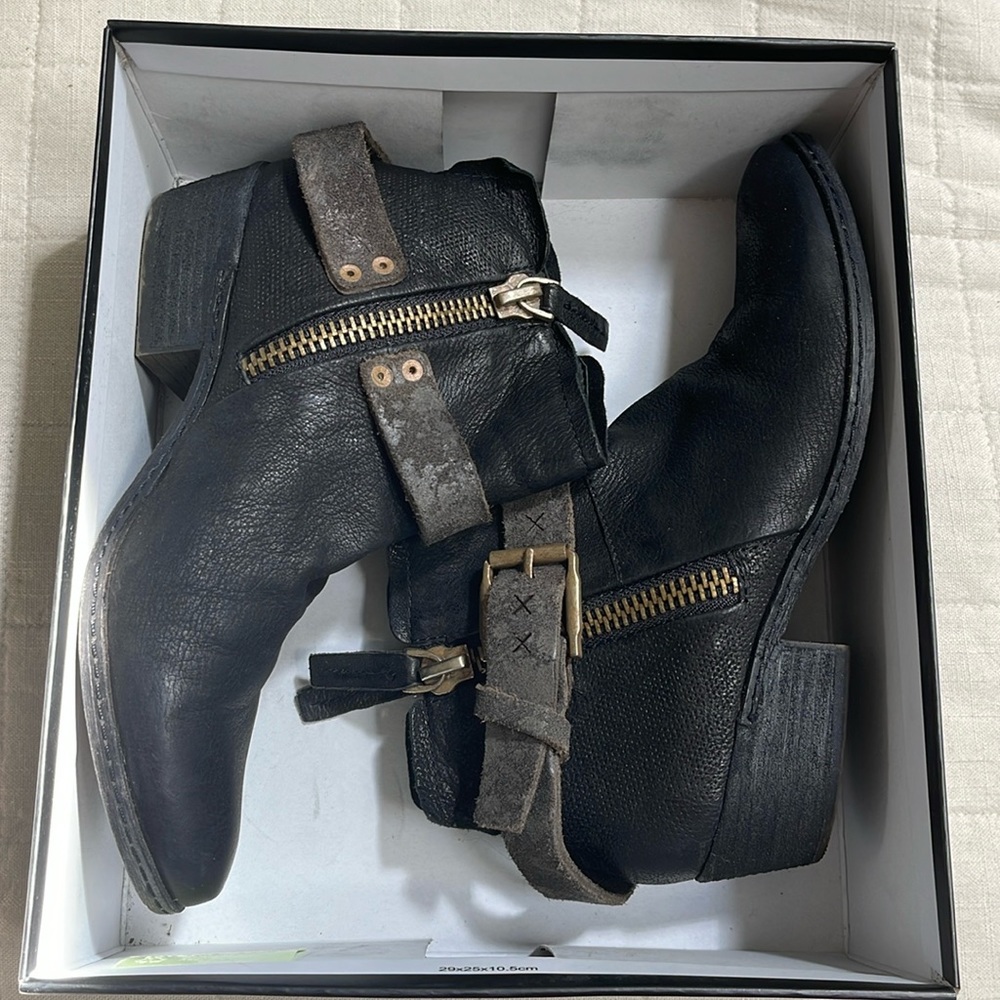 Dolce Vita • Black Leather Booties